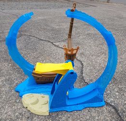 Hot Wheels Pirate Ship Loop Track Set