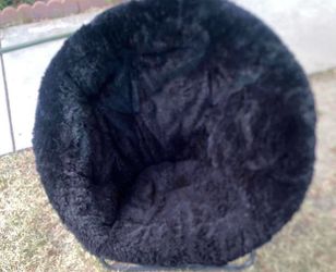 Circle chair Black flurry good condition