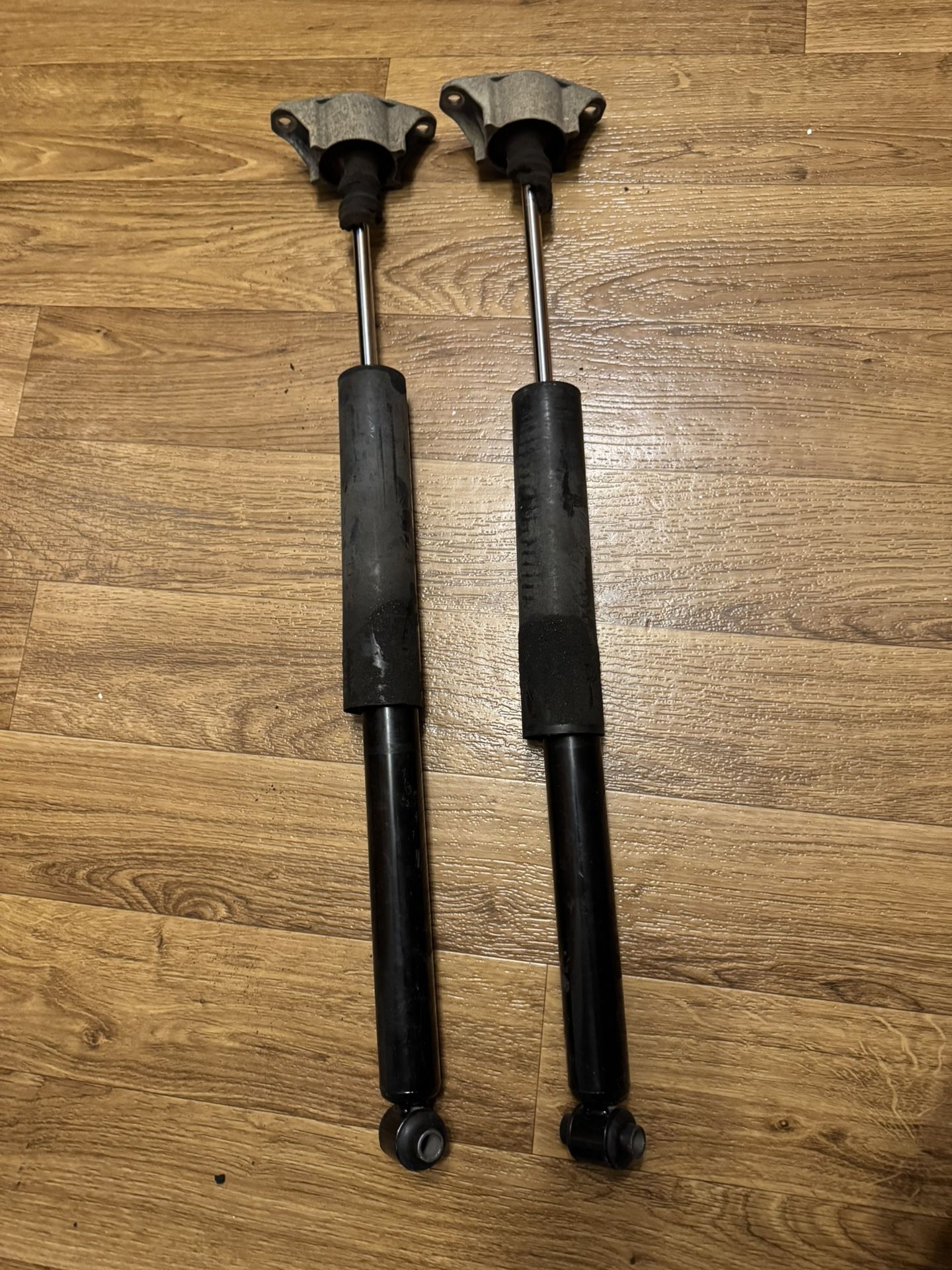 04-10 Mazda 3 Rear Shocks