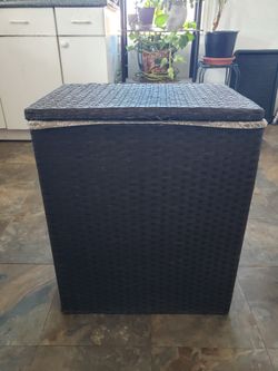 Laundry hamper