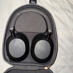 Sony WH-1000XM5 Noise Cancelling Headphones – Like New