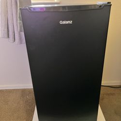 Galanz Mini Fridge 