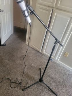 Microphone stand