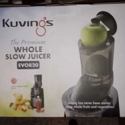 KUVINGS 820 JUICER. ROSE GOLD COLOR