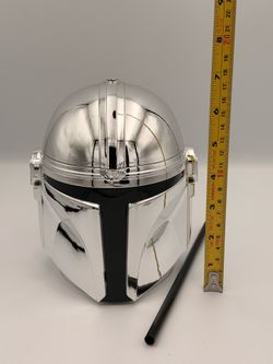 Star Wars: The Mandalorian And Grogu 32oz Mandalorian Helmet Electroplated Bottle