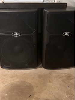 2 Peavey PVX 15 Amplified PA Speakers