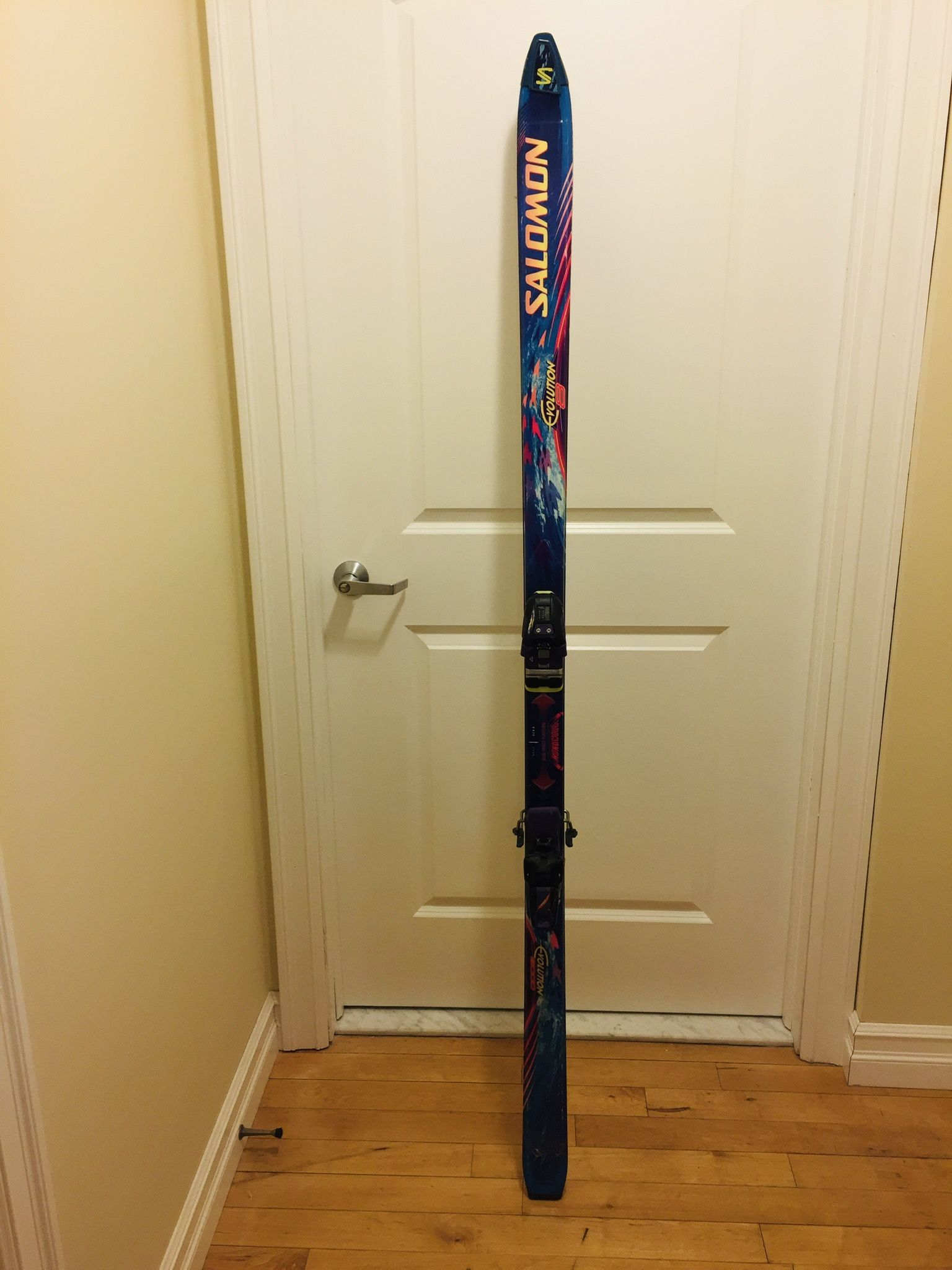 Salomon Evolution 8000 Downhill Skis. Barely used. Excellent