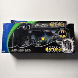 Mattel DC Comics  Hot Wheels Batman Batcave Playset NIB Black/gray Batman