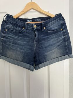Women’s Shorts Size: 6