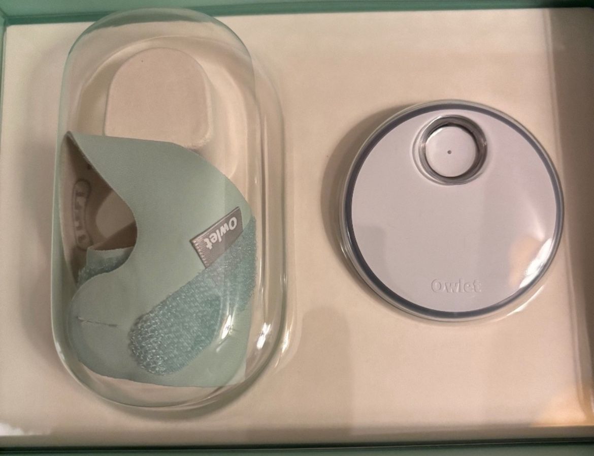 owlet smart sock latest generation (selling the sock and base station not complete set)