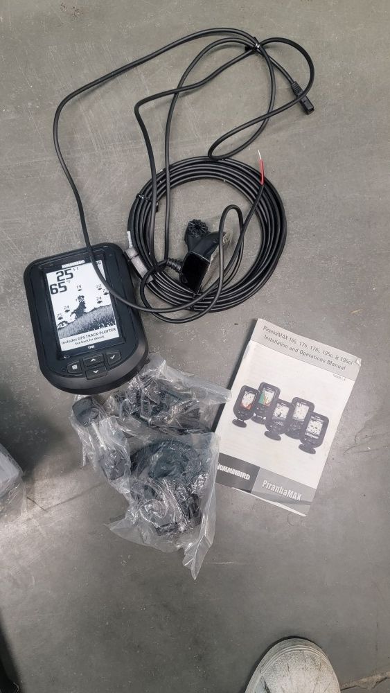 PiranhaMax Fish Finder