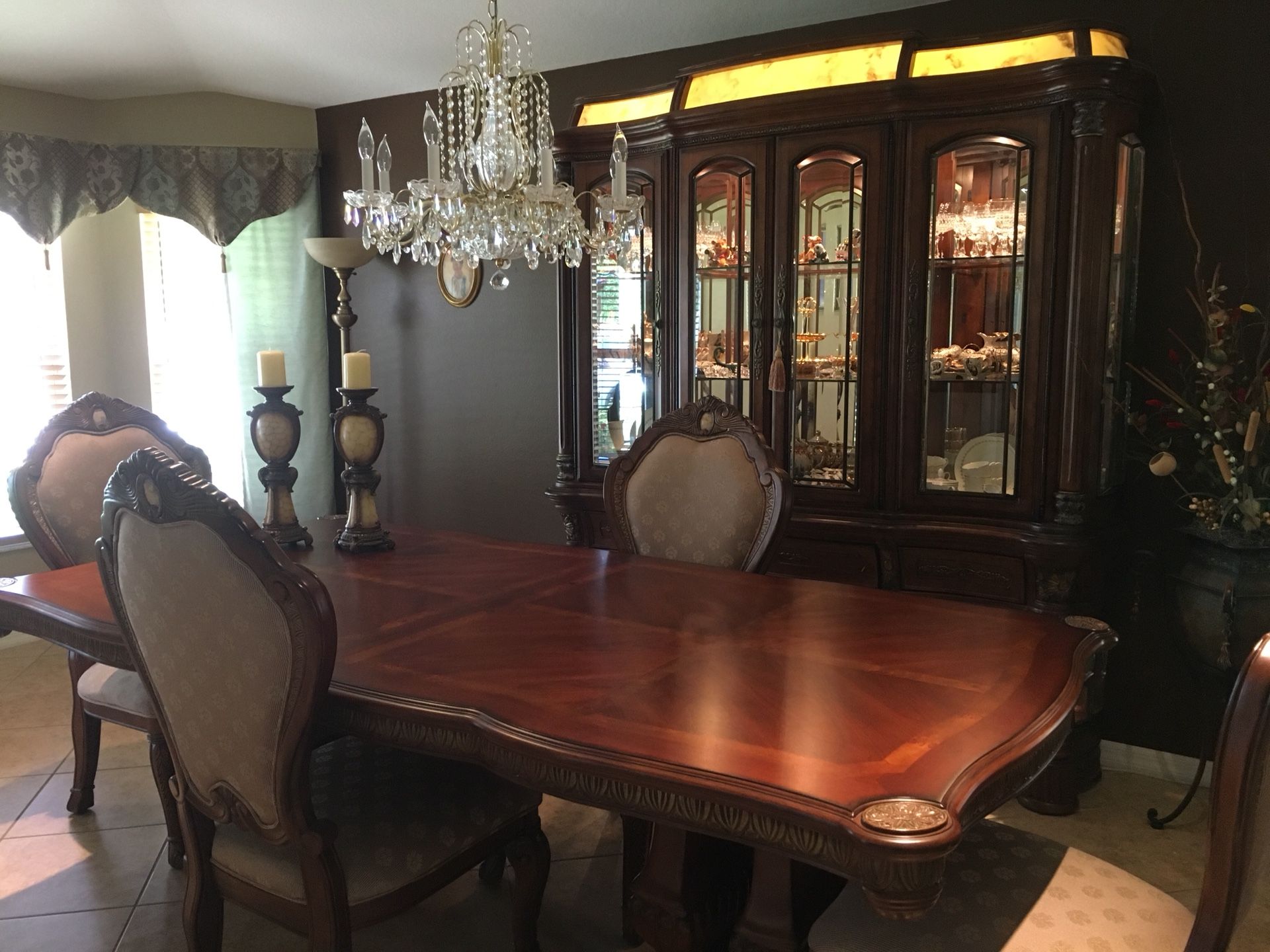 FORMAL DINING ROOM SET byAICO BY Michael Amini Villa Valencia)