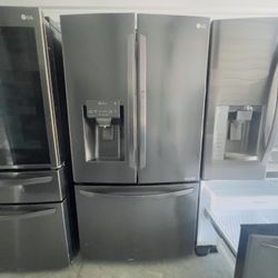 Beautiful 3 Door Stainless Steel With Ice And Water In The Door