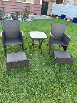 5-Piece Outdoor Wicker Patio Furniture Set