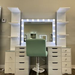 Amazing Perfect Makeup Vanity Mirror Set!