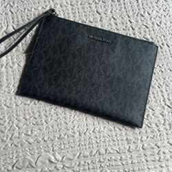 Michael Kors Wristlet 
