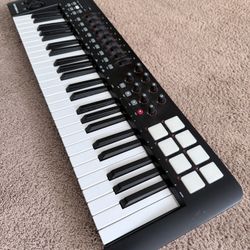 M-Audio Oxygen 49  Controller