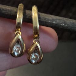 Tear Drop 14k Yellow Gold Diamond Earrings 