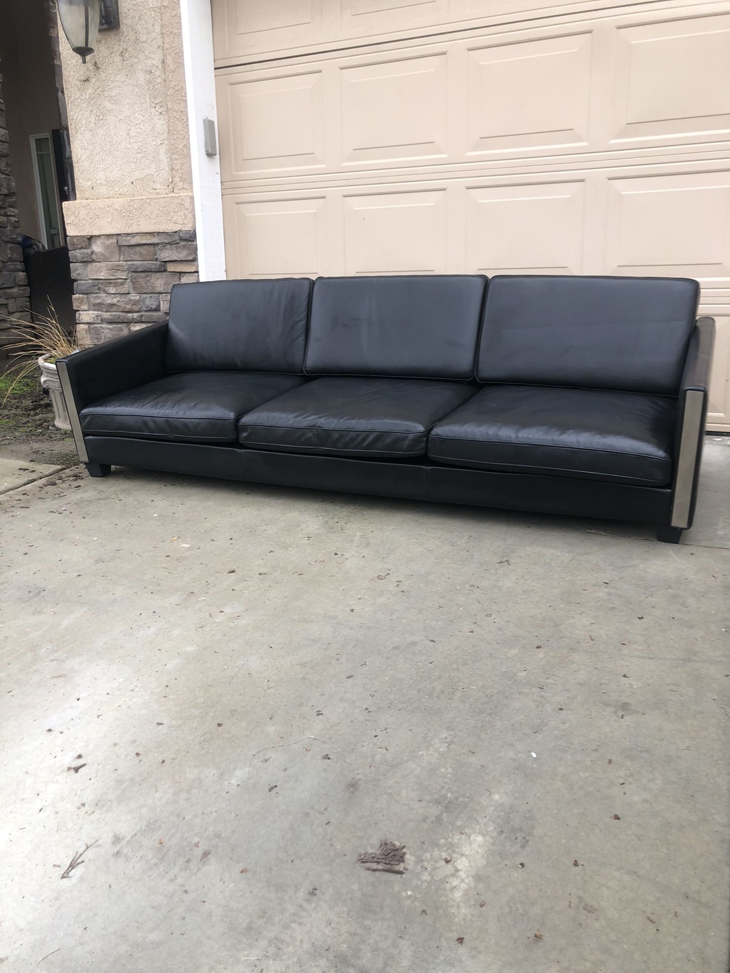 Beautiful black leather sofa. Less than 4yrs old. Please look at all pictures. Retails for $2200