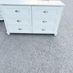 ❤️🎄BEAUTIFUL  BRAND DRESSER- SOLID WOOD 53” X 16” 32”❤️🎄