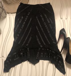 Gorgeous Black Skirt, lace detail, mermaid edges, stretch, adjustable waist, Size M-L $50