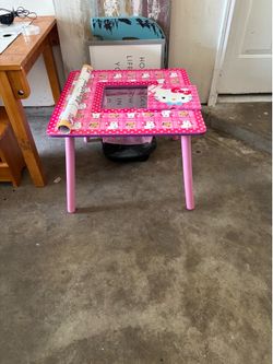 Hello kitty table