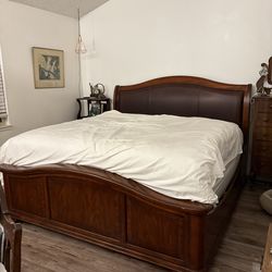 Traditional Wood Sleigh Bed Design 1990s King