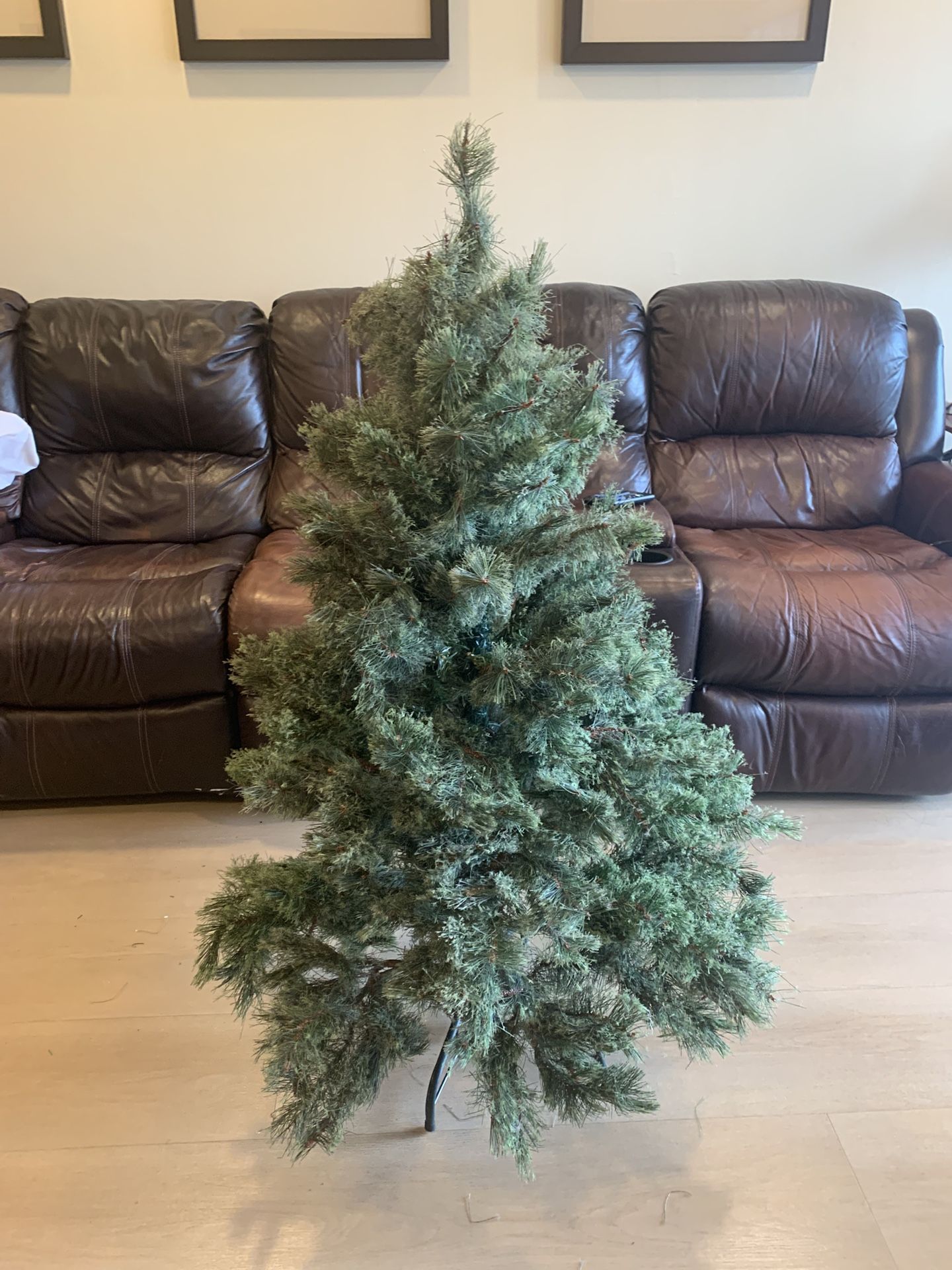 Christmas Tree 4 1/2 Feet