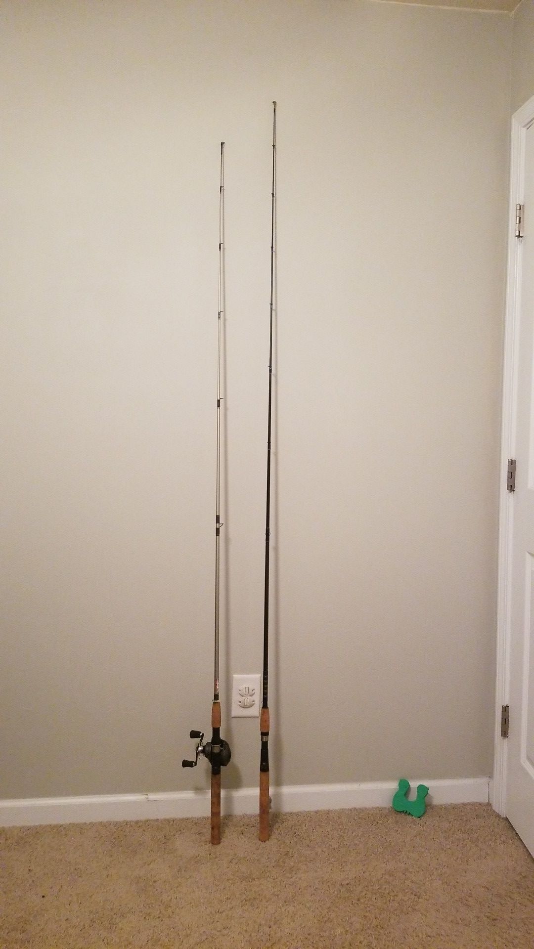 2 baitcasting rods with 1 reel