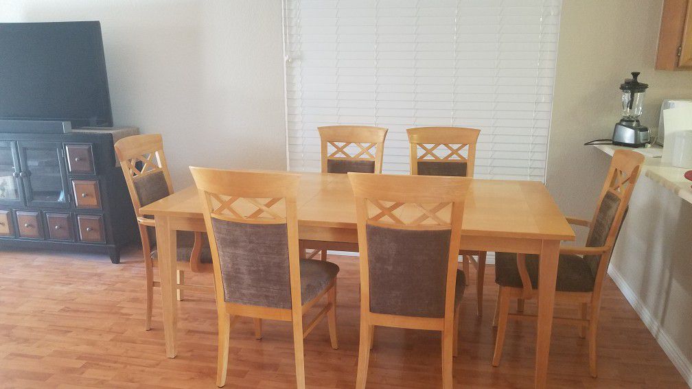 Dining table with leaf & 6 chairs