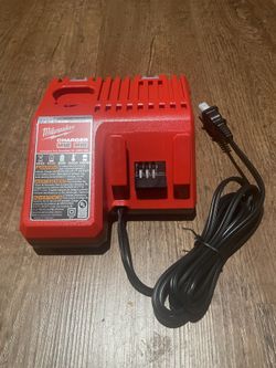 Milwaukee M18 Dual Charger