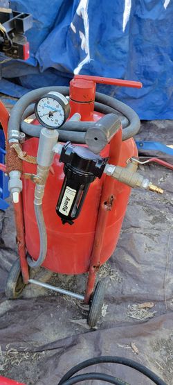 Pressure pot sandblaster