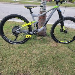 Giant full suspension mountain bike 