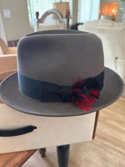 Hat in mint condition.