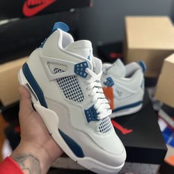 Military Jordan 4 