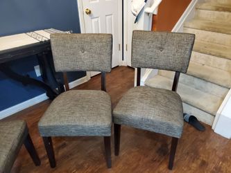 4 Brown chairs $100.