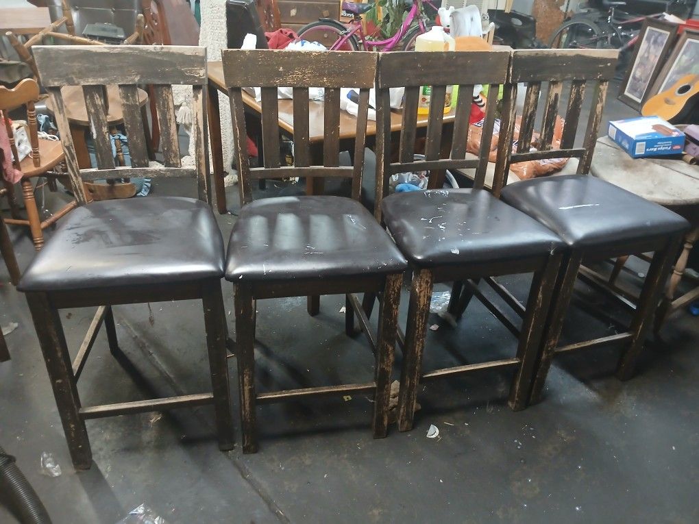 Strong table and chairs $50