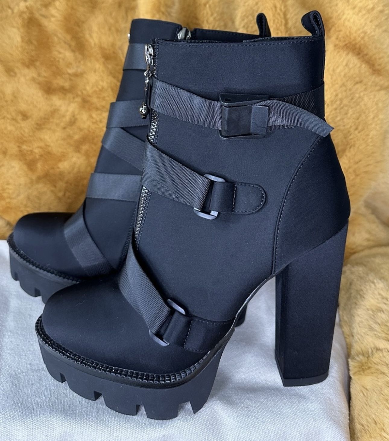 WETKISS Heeled Platform Boots. Sexy, Chunky, Combat Style Boots. Size 7