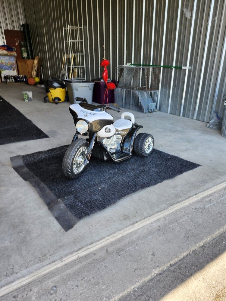Child's battery operated harley davidson motorcycle