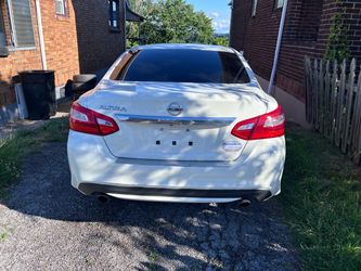 Nissan Altima Sedan