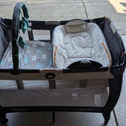 Deluxe Pack And Play With Changer