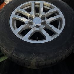 Tire With  Ríms 