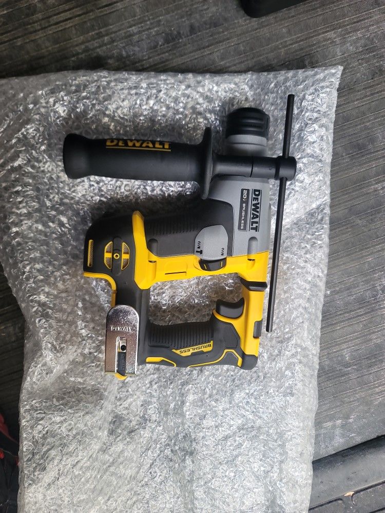 DEWALT 20VMAX BRUSHLESS ATOMIC T 5/8"(16MM) SDS PLUS ROTARY HAMMER NEW (TOOL ONLY) PRICE IS FIRM