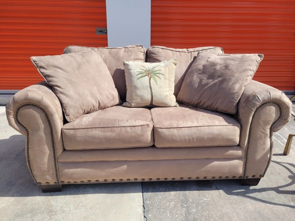 HAVERTYS COUCH & SIDE TABLESπ―π―FLOOR MODELβ€οΈEXC CONDπ―Dont WaitππΌββοΈSAVE NOW! OBOπMUCH MORE!