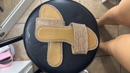 gold chanclas