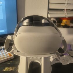 Oculus Quest 2 With Extended Battery Pack