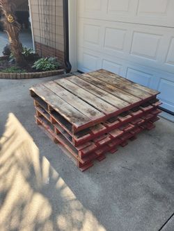 Free free wooden pallets
