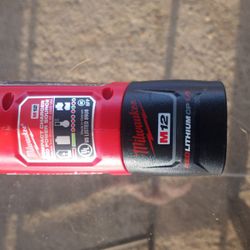 Milwaukee M12 Compact Power Sorce And Charger USB 