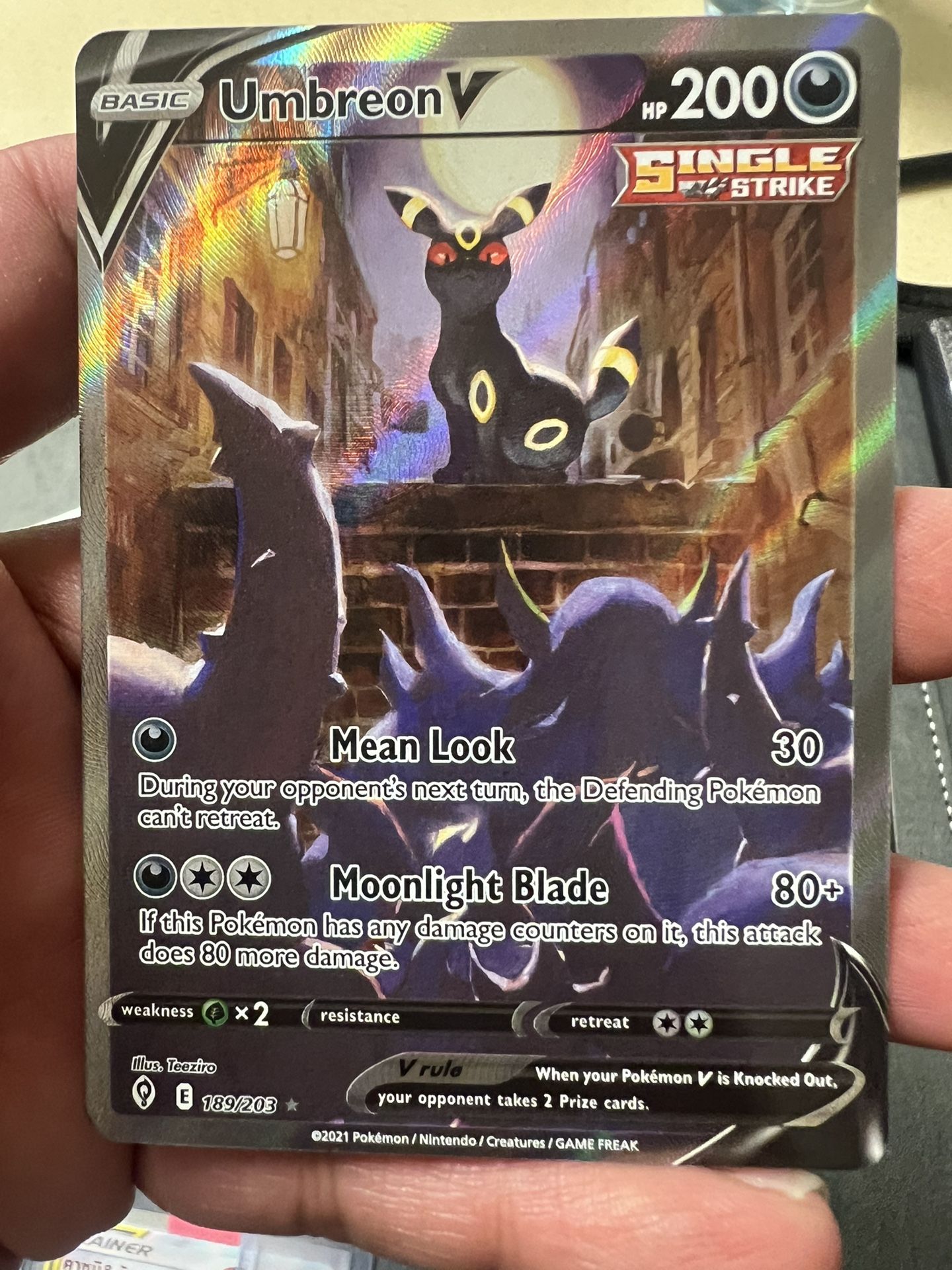 Umbreon V Light Play
