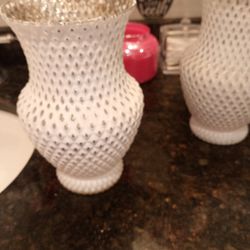 White And Silver Vases Thumbnail